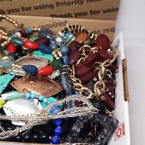 2+ lb. Vintage to Now Mixed Craft/Wearable Jewelry Lot. - Picture 5 of 5